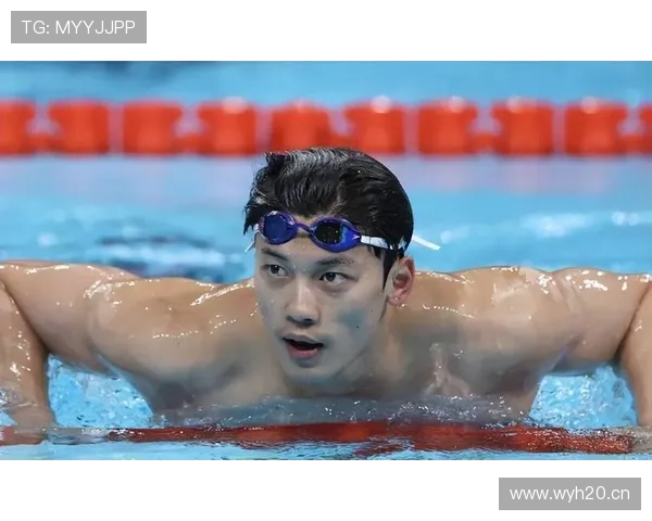 汪顺家的冰箱里塞满了蛋白粉，连饮料都按秒表倒